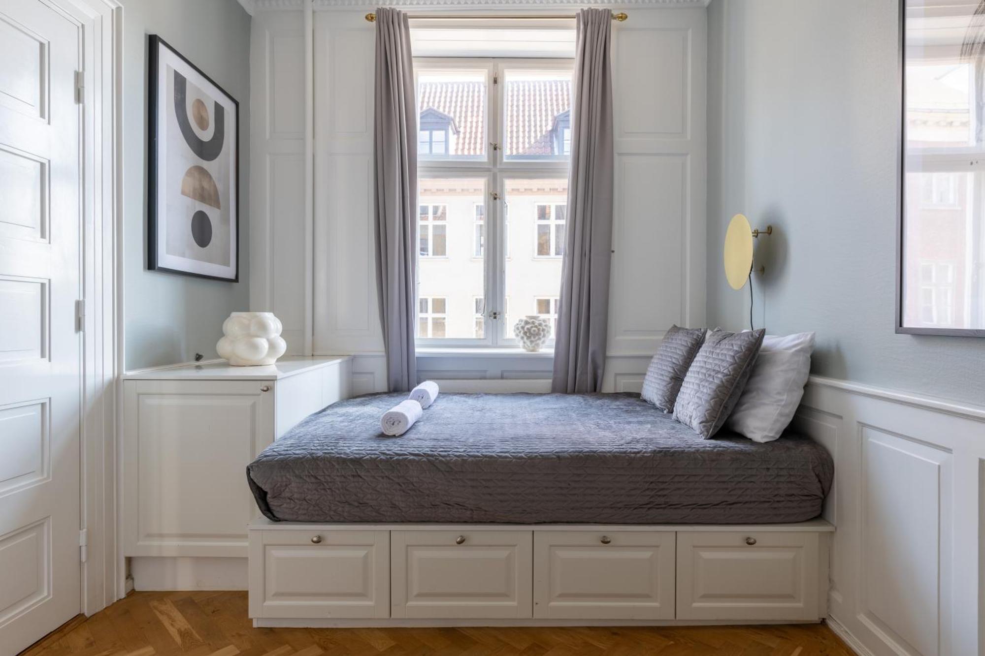 Large Apartment With Canal View In Central Cph City Копенхаген Екстериор снимка