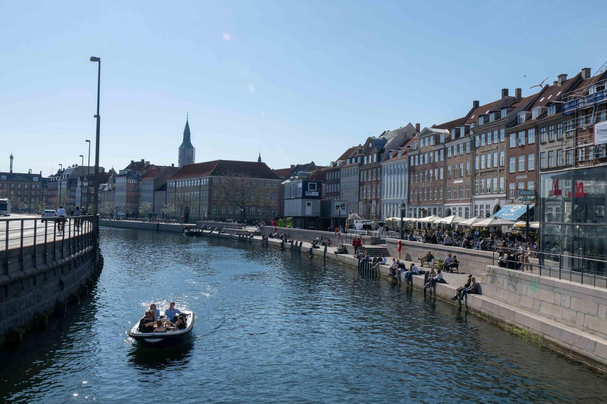 Large Apartment With Canal View In Central Cph City Копенхаген Екстериор снимка